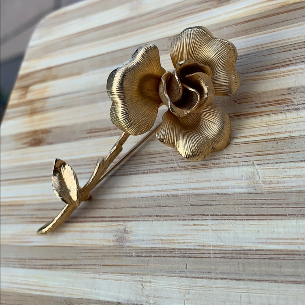 Vintage rose brooch flower pin gold tone pretty